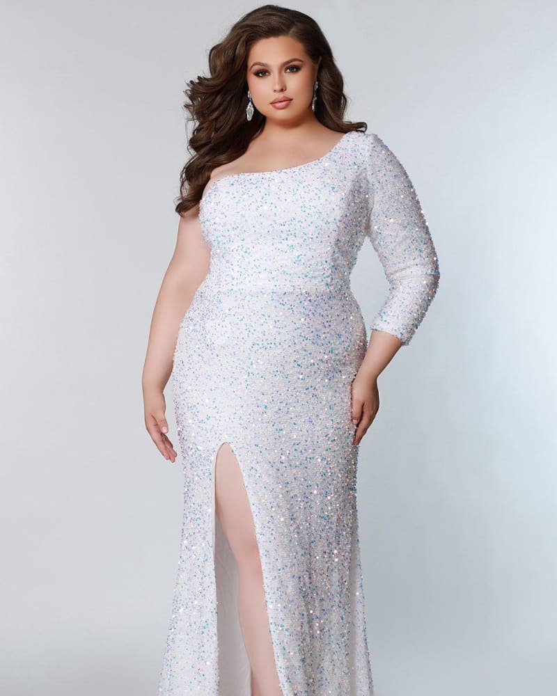 Front of a model wearing a size 26 Flawless Formal Dress in Pearlescent by Sydney's Closet. | dia_product_style_image_id:250644